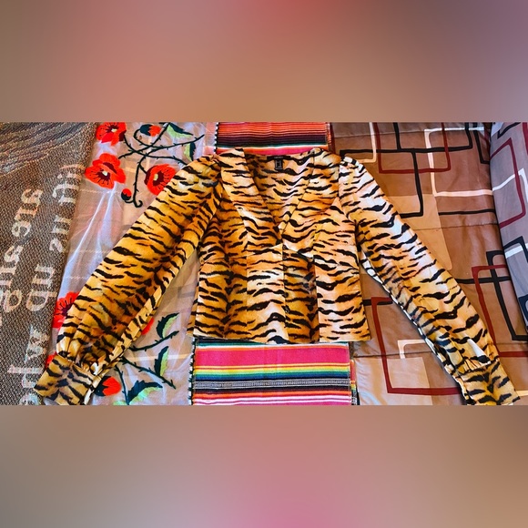 Forever 21 Plunge Tiger Print Blouse, Size Small - Picture 2 of 11